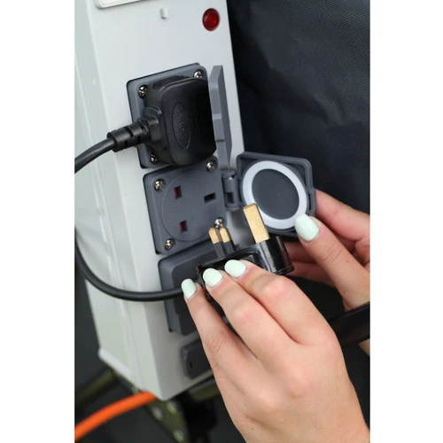Outdoor Revolution 5 Way - Mobile Mains Power Unit - Image 2